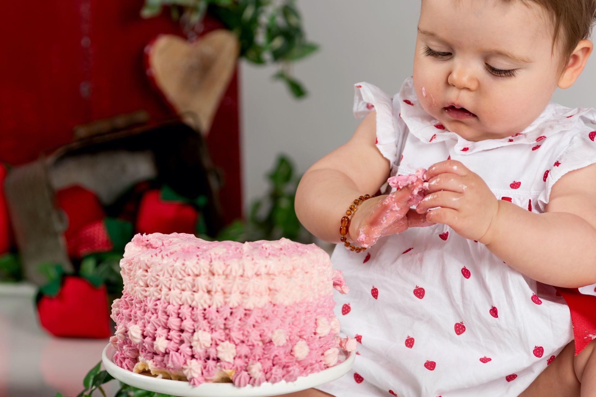 Foto Smash the Cake ou Cake Smash Moranguinhos Foto Smash the Cake ou Cake Smash Moranguinhos - Imagem 13