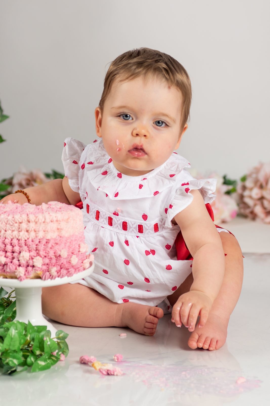 Foto Smash the Cake ou Cake Smash Moranguinhos Foto Smash the Cake ou Cake Smash Moranguinhos - Imagem 11
