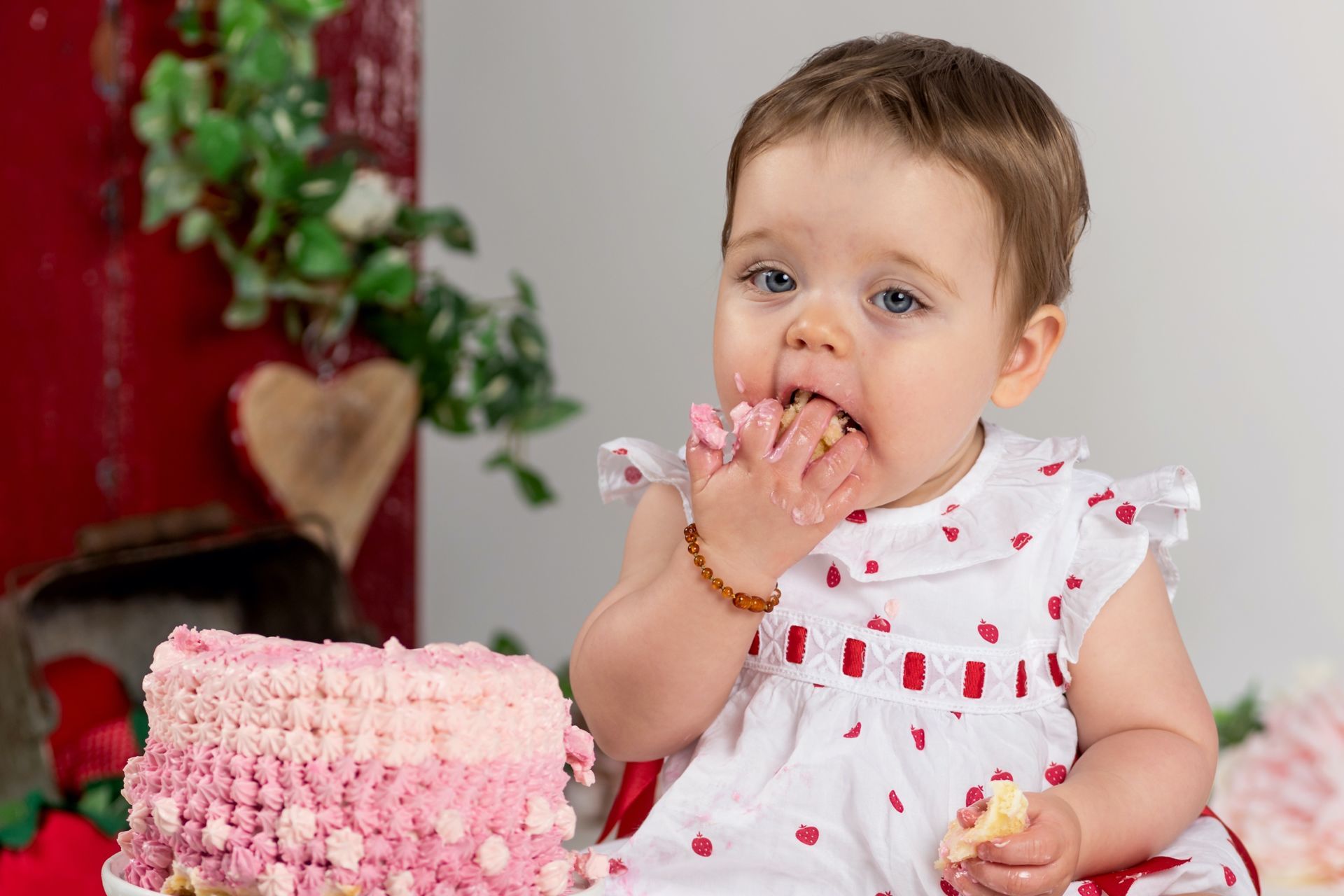 Foto Smash the Cake ou Cake Smash Moranguinhos Foto Smash the Cake ou Cake Smash Moranguinhos - Imagem 14